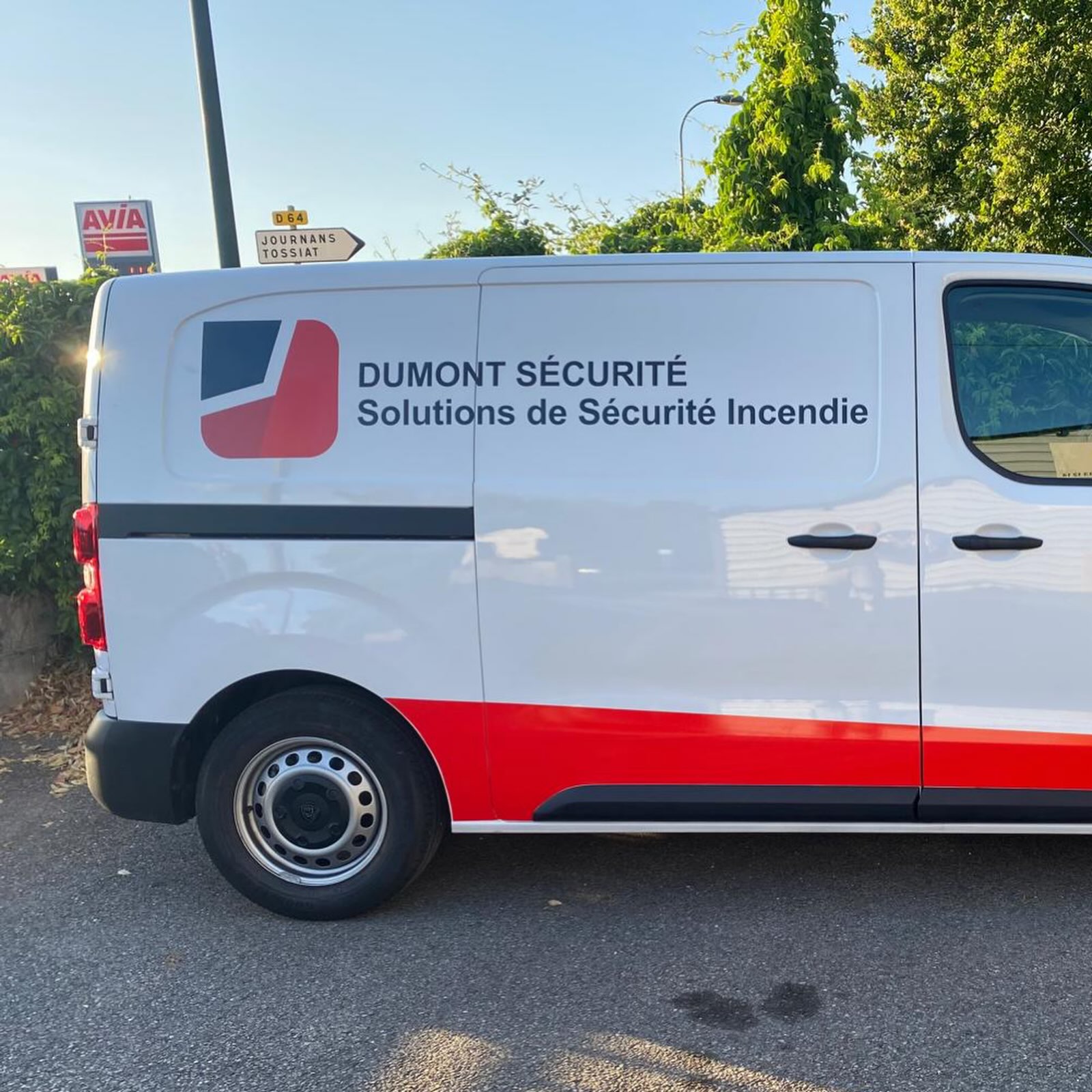 🚐✨ Une nouvelle réalisation pour notre client Dumont Sécurité ! C’est toujours un plaisir de…