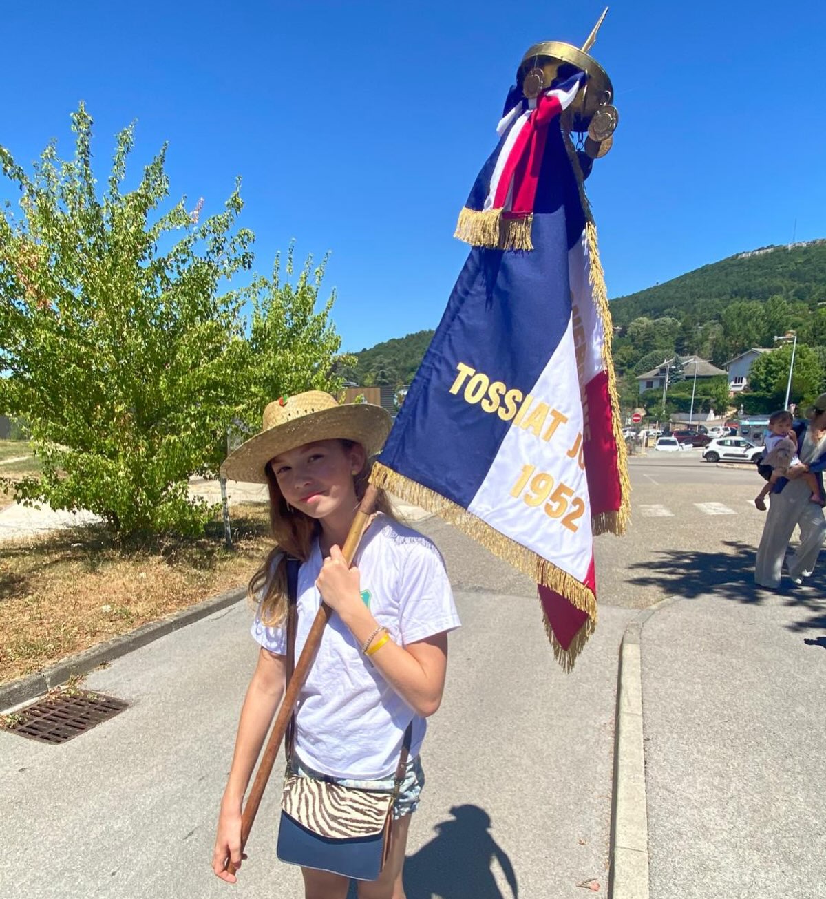 ✨ Quand le passé rencontre notre savoir-faire ✨ Retour en 1952 avec ce drapeau de…